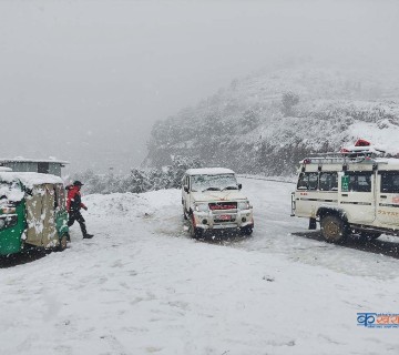 हिमपातका कारण रूकुम पूर्वमा मध्यपहाडि लाेकमार्ग अवरुद्ध